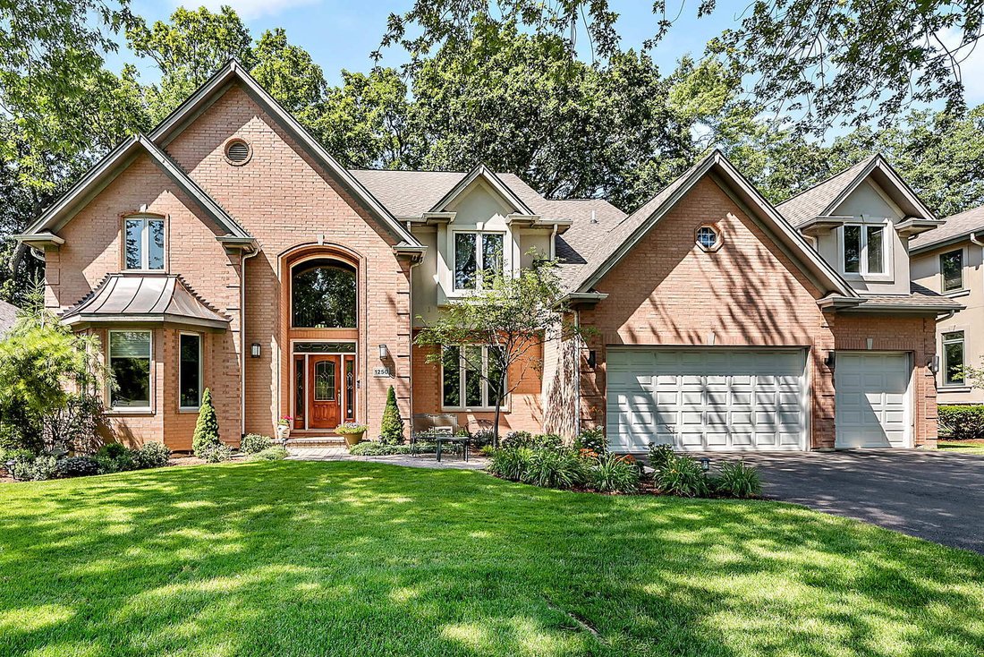 5 Bedrooms Single Family Detached In Northbrook, Illinois, United