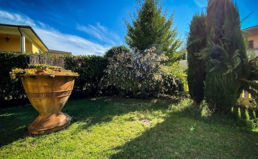 Villa in Castelfranco di Sotto, Tuscany, Italy 1