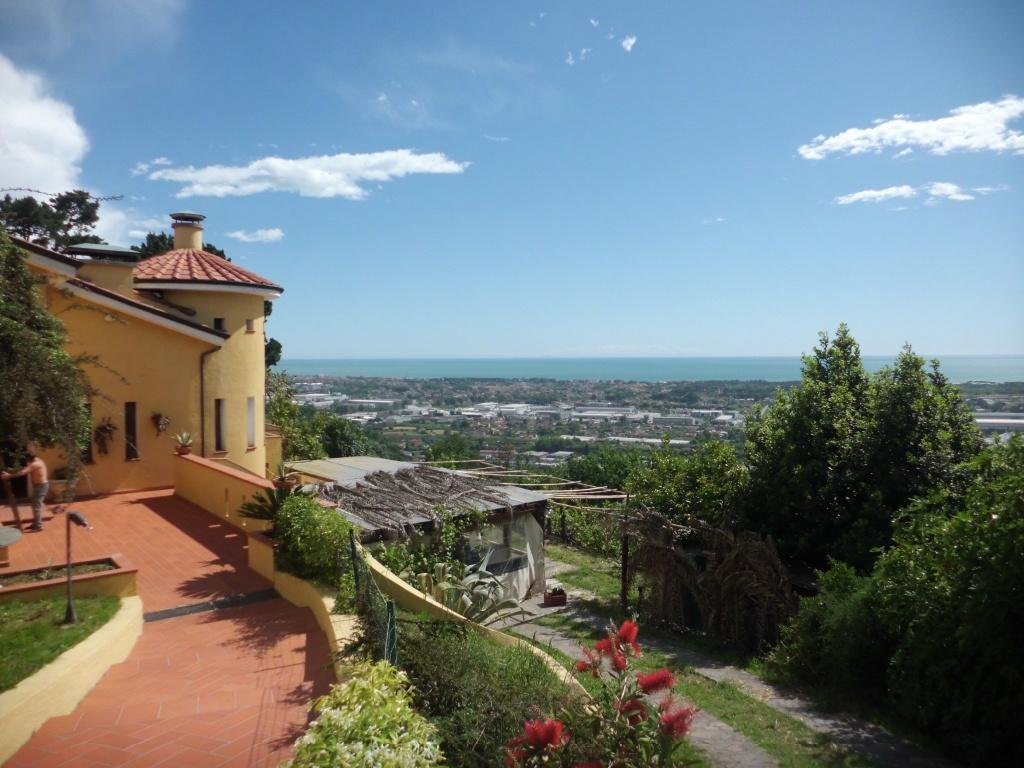 Villa in Center, Massa, Italy 4 - 12567394