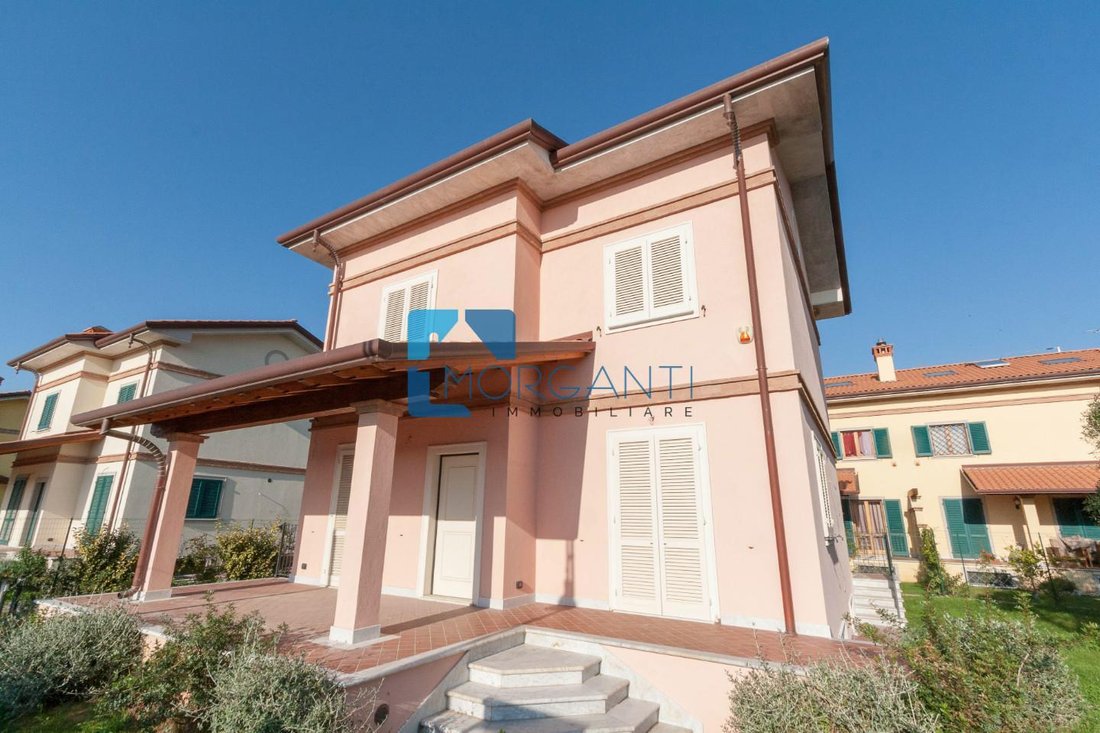 Villa in Seravezza, Tuscany, Italy 1 - 12567344