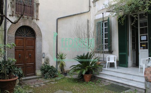Apartment in Historic Center, Lucca, Tuscany 1