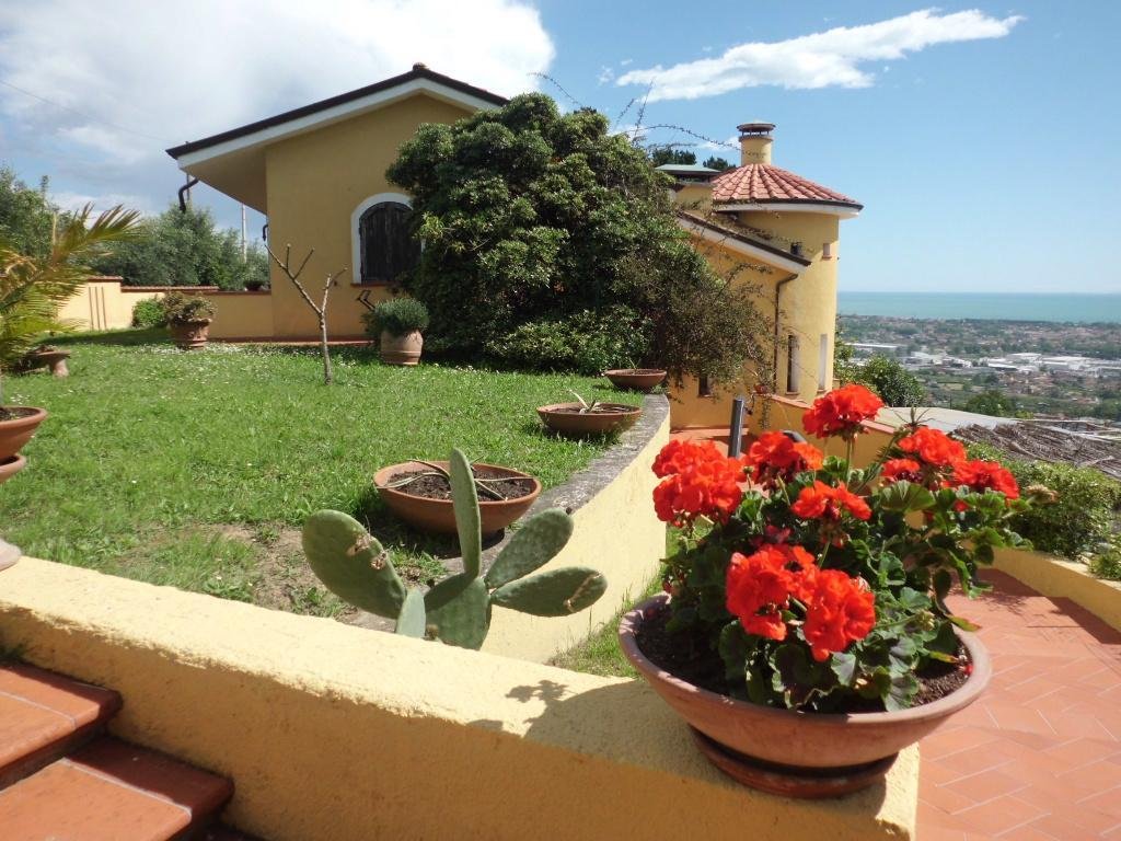 Villa in Center, Massa, Italy 5 - 12567394