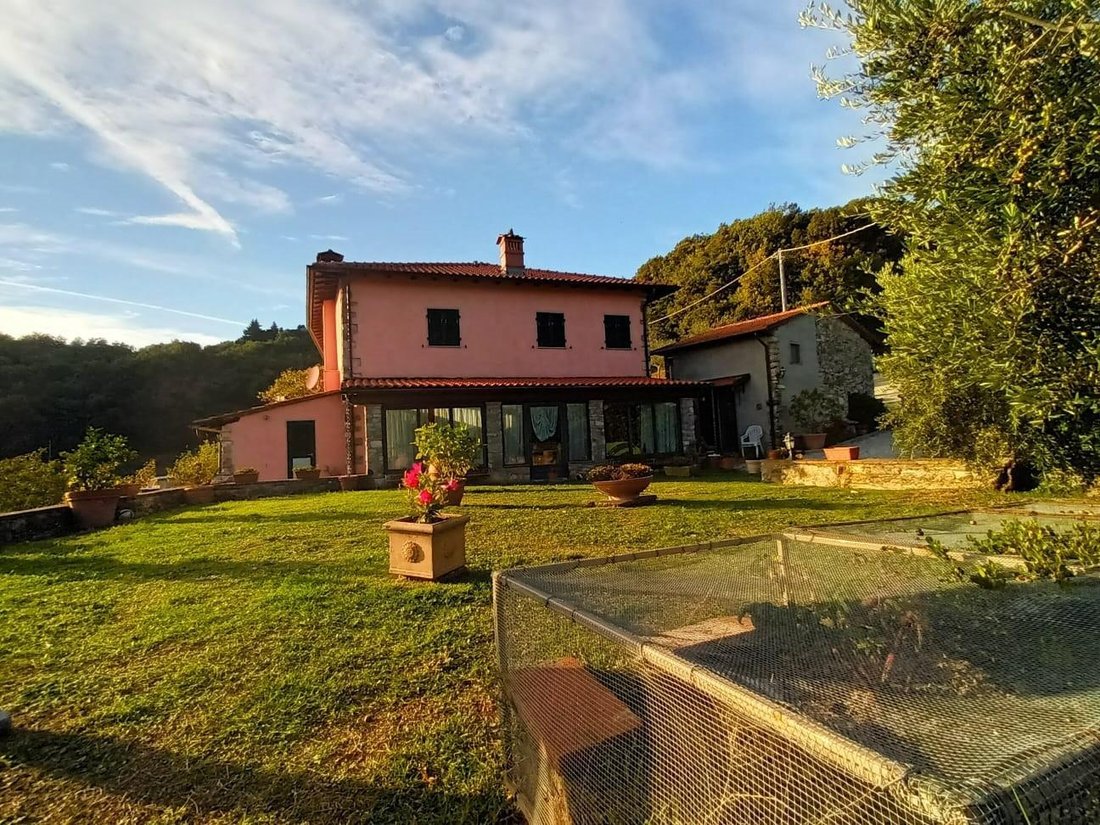 Villa in Pescaglia, Tuscany, Italy 1 - 12567832