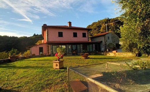 Villa in Pescaglia, Tuscany, Italy 1
