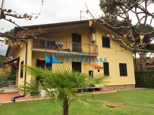 Villa in Poveromo, Massa, Italy 2 - 12568470
