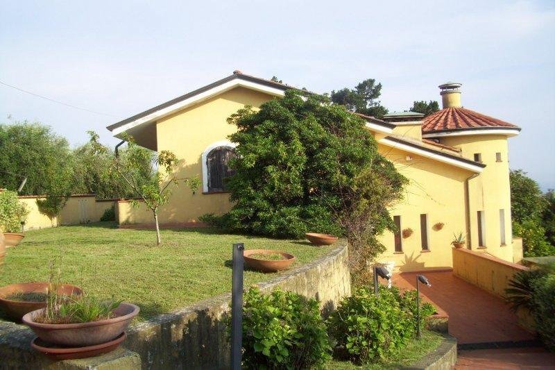 Villa in Center, Massa, Italy 1 - 12567394