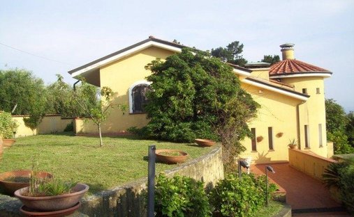 Villa in Centro, Massa, Italy 1
