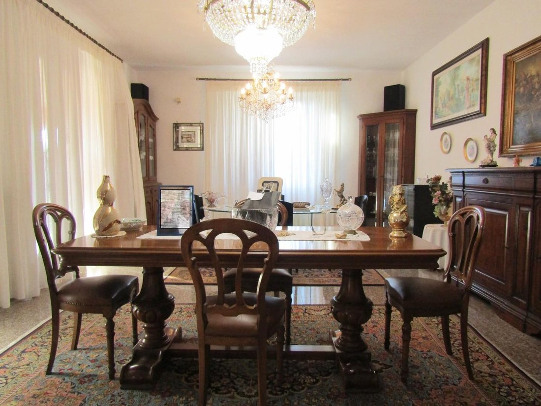 Villa in Marina di Carrara, Tuscany, Italy 4 - 12567964