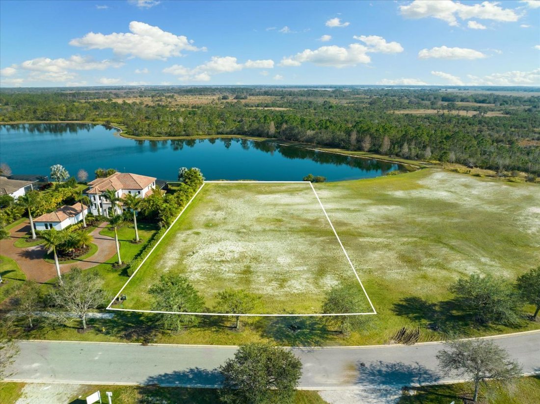 a-remarkable-opportunity-in-bradenton-florida-united-states-for-sale