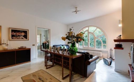 Villa in Marina di Carrara, Tuscany, Italy 1