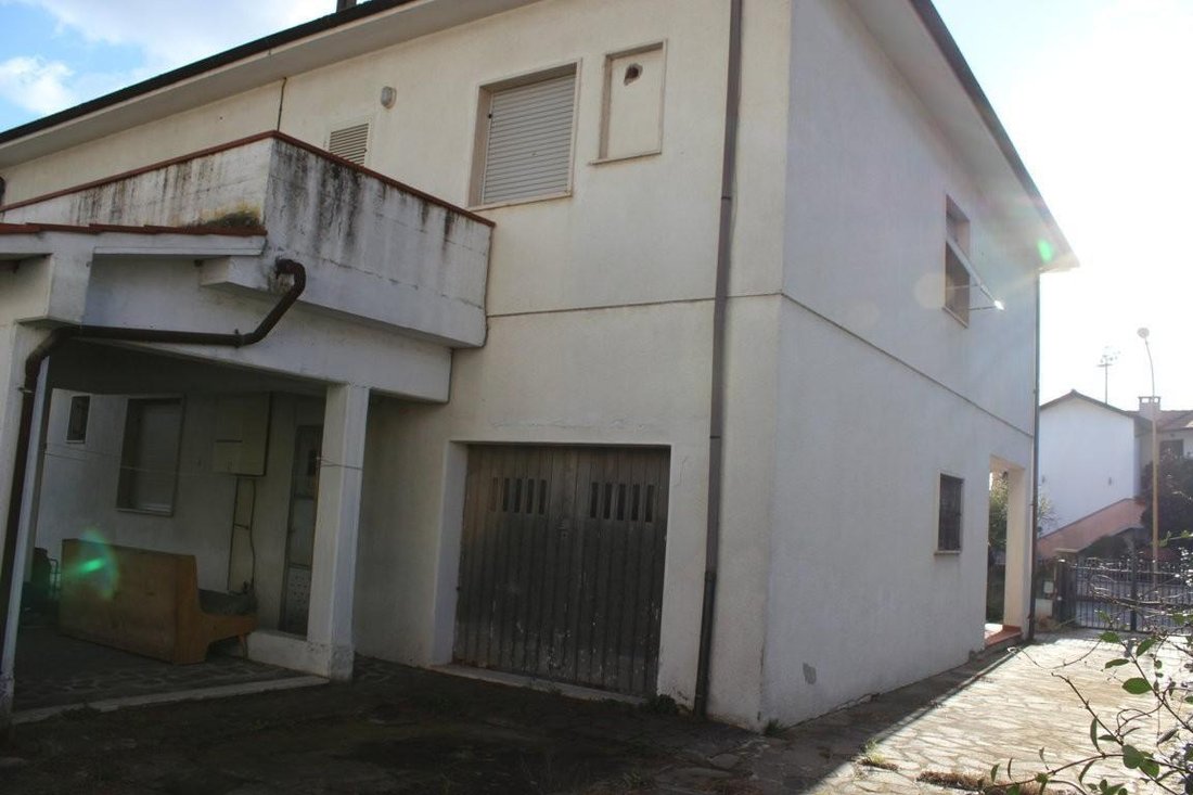 Villa in Cecina Centro, Cecina, Tuscany 4 - 12568403