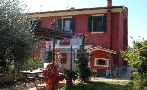 Country House in Historic Center, Arcola, Liguria 1