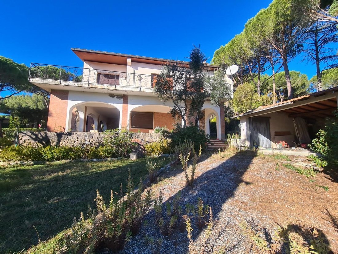 Villa in Castiglioncello, Rosignano Marittimo, Tuscany 2 - 12567680