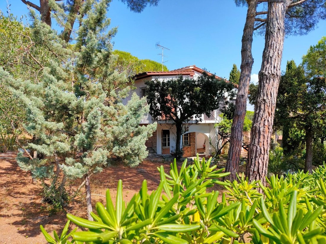 Villa in Castiglioncello, Rosignano Marittimo, Tuscany 1 - 12567140