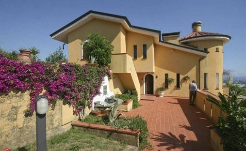 Villa en Centro, Massa, Italia 1