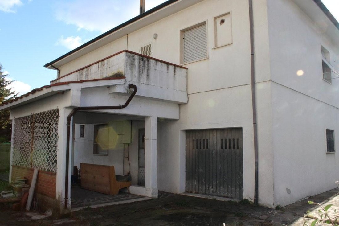 Villa in Cecina Centro, Cecina, Tuscany 3 - 12568403