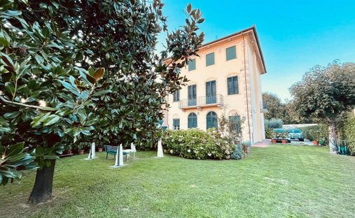 Villa in Capannori, Tuscany, Italy 1