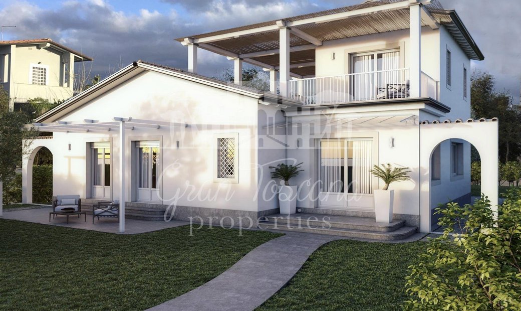 Forte Dei Marmi House In Need Of Renovation In Forte Dei Marmi