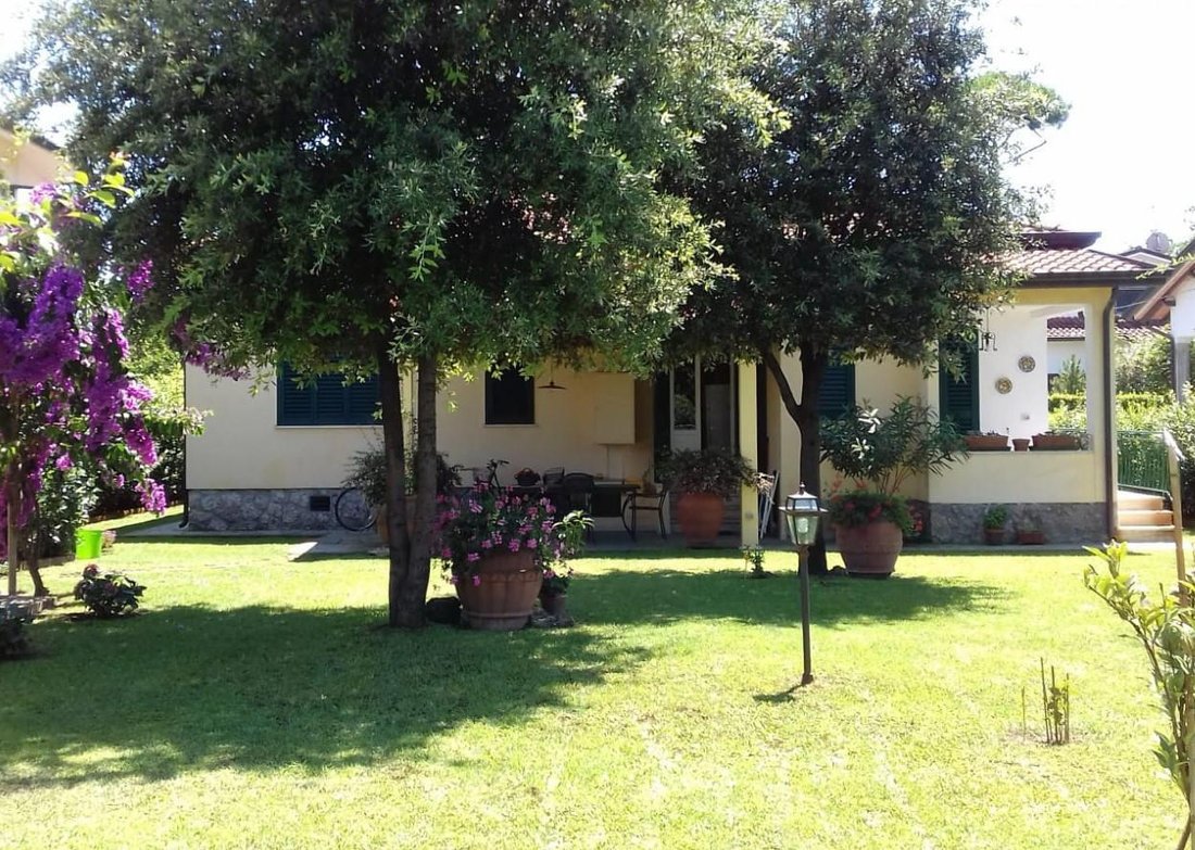 Villa in Motrone, Pietrasanta, Italy 1 - 12568003