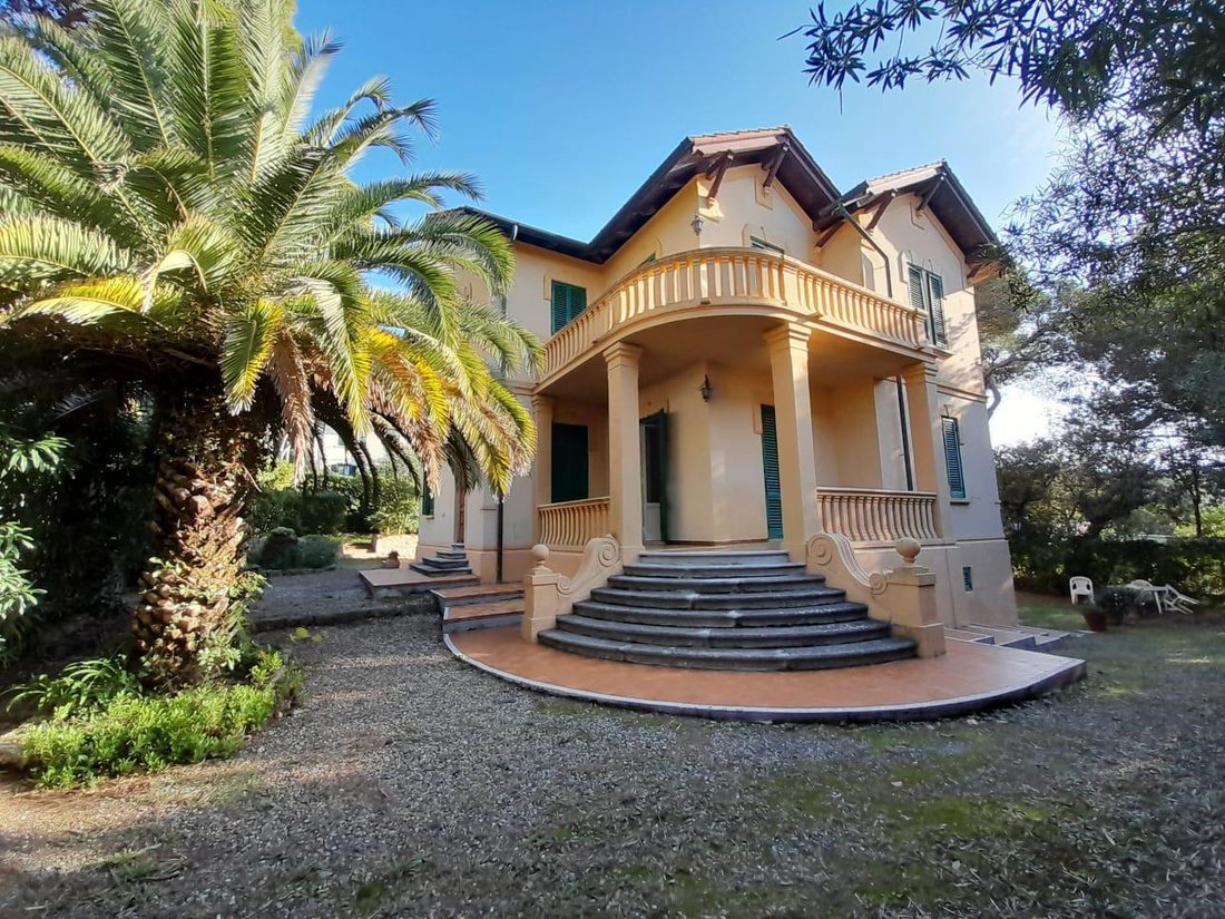 Villa in Livorno, Tuscany, Italy 1 - 12566900