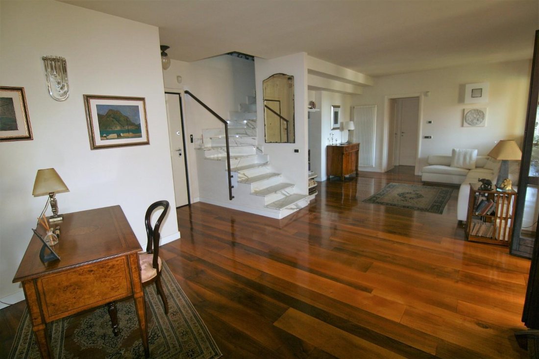 Penthouse in Avenza, Marina di Carrara, Tuscany 1 - 12567574