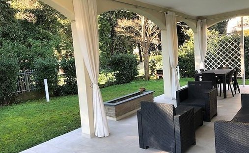Villa en Ronchi, Massa, Italia 1