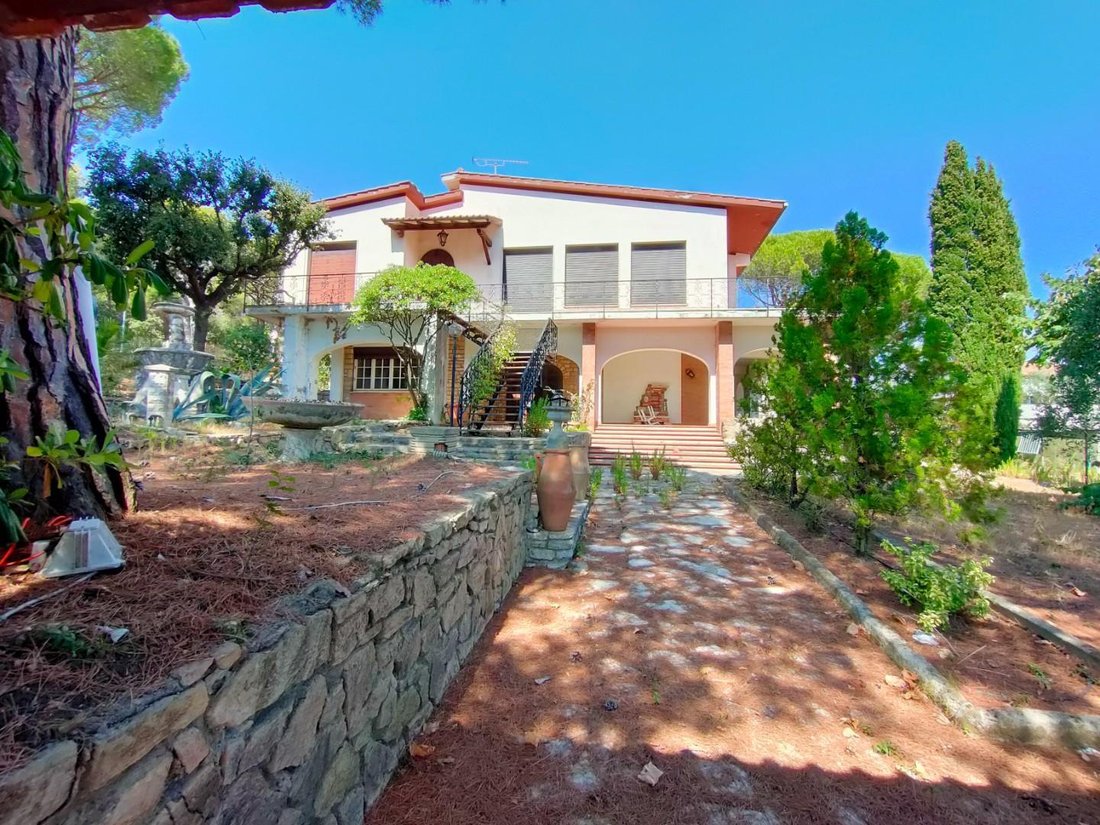 Villa in Castiglioncello, Rosignano Marittimo, Tuscany 2 - 12567140