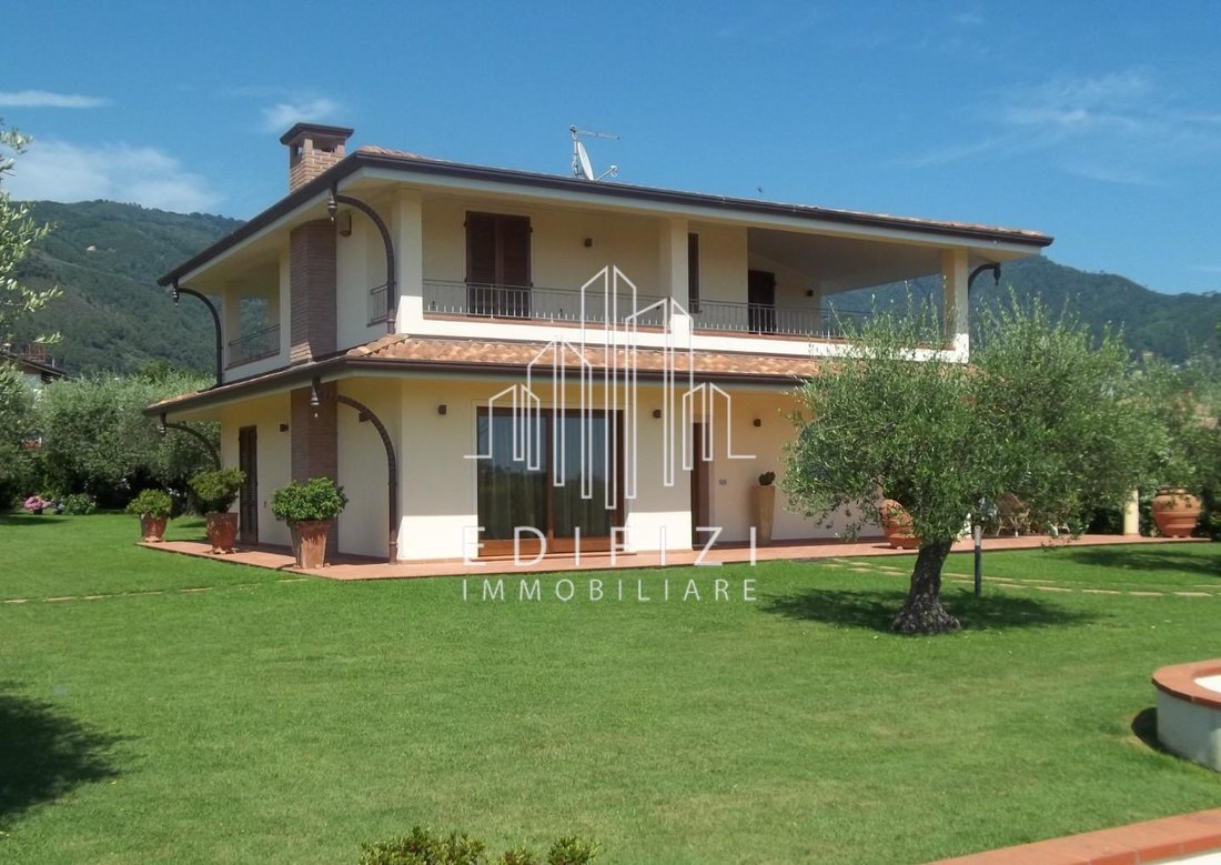 Villa in Quercioli - Rinchiostra, Massa, Tuscany 1 - 12567969