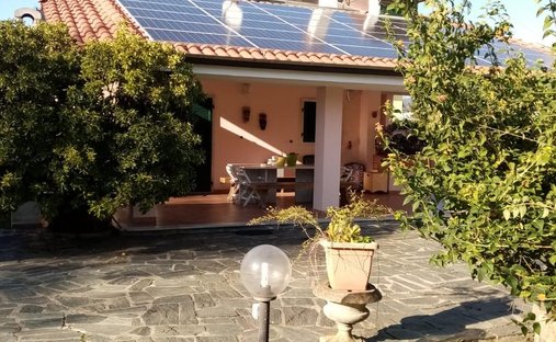 Villa in Marina di Carrara, Tuscany, Italy 1