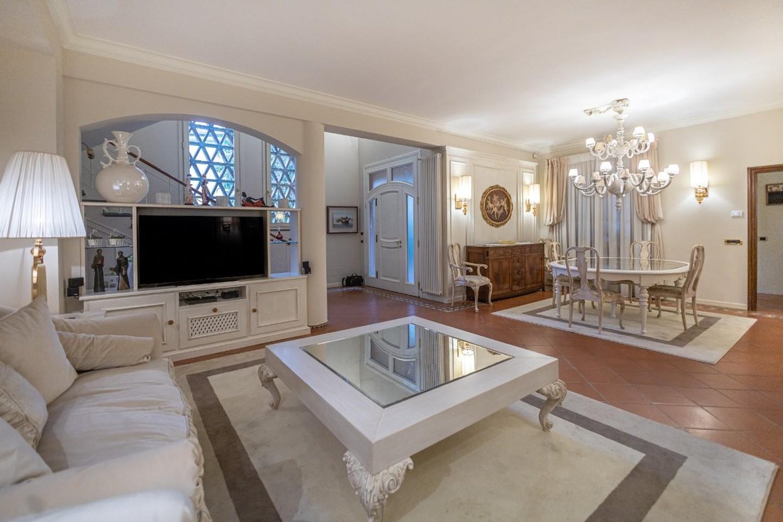 Villa in Center, Fucecchio, Tuscany 3 - 12568041