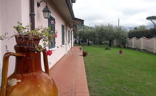 Townhouse in Avenza, Marina di Carrara, Tuscany 1