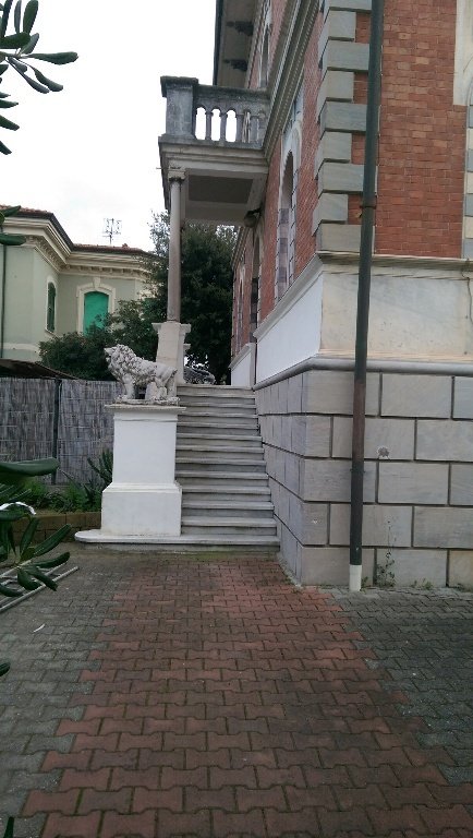 House in Ronchi, Massa, Italy 1 - 12568975