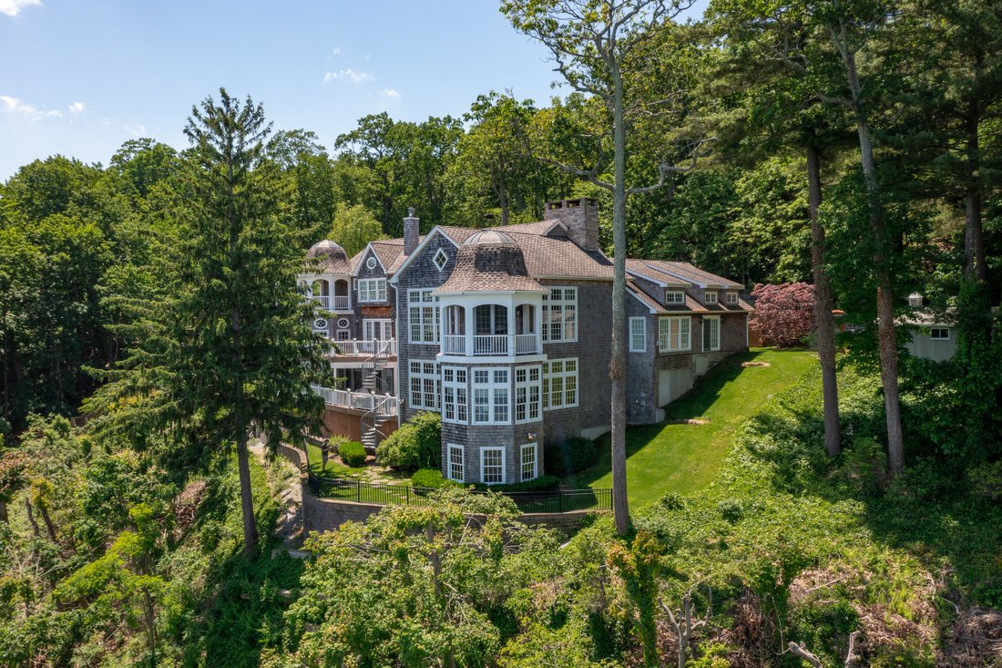 1386 Ridge Road, Laurel Hollow, Ny, In Laurel Hollow, New York, United