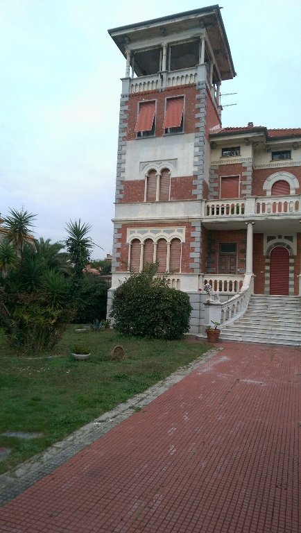 House in Ronchi, Massa, Italy 4 - 12568975