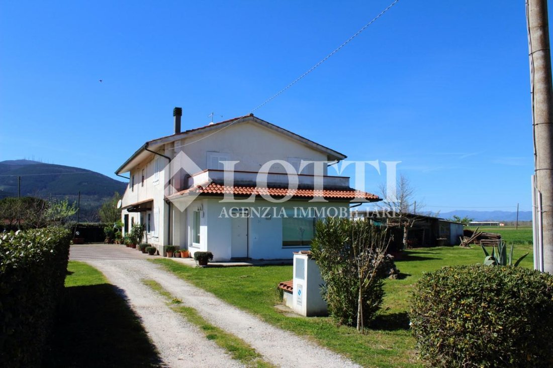 House in Bientina, Tuscany, Italy 2 - 12569123