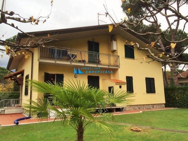 Villa in Poveromo, Massa, Italy 1 - 12568582