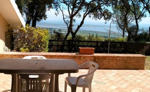 Country House in Castle of Castiglione, Castiglione della Pescaia, Tuscany 1