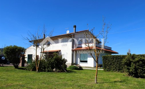 House in Bientina, Tuscany, Italy 1