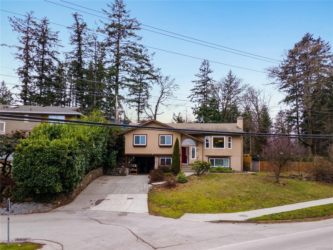 7476 East Saanich Rd, Central Saanich, In Saanichton, British Columbia