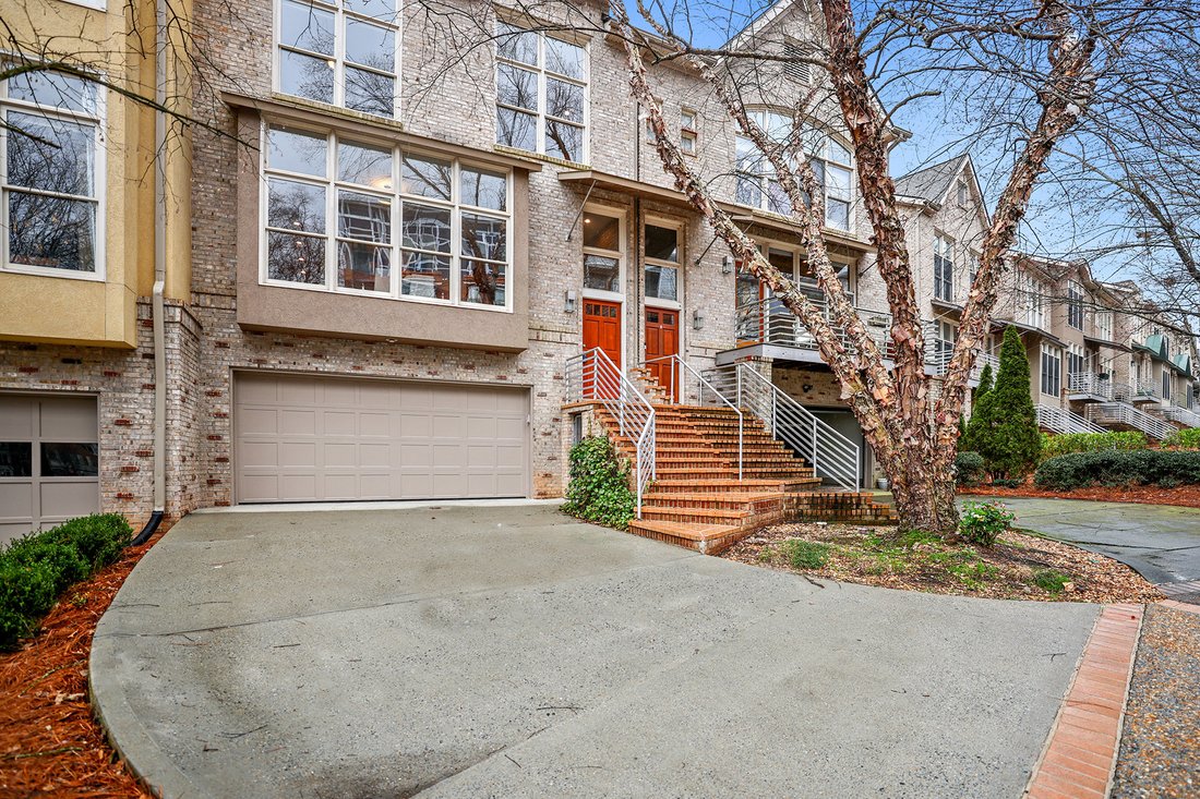 Fabulous Brookhaven Townhome In Brookhaven, United States For