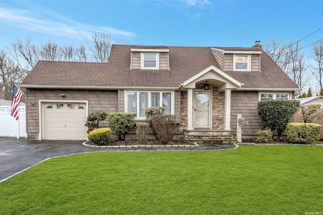 House Massapequa Park In Massapequa Park, New York, United States For