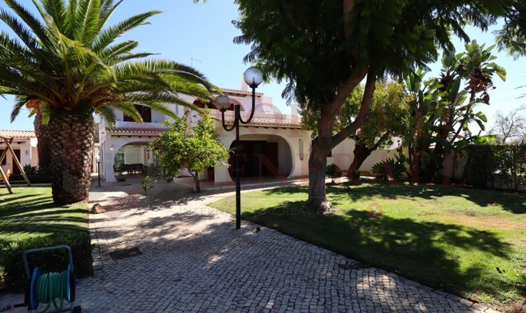 Set Of 2 Villas T5 And T3 For Sale In Guia In Guia, Algarve, Portugal For Sale (12573515)