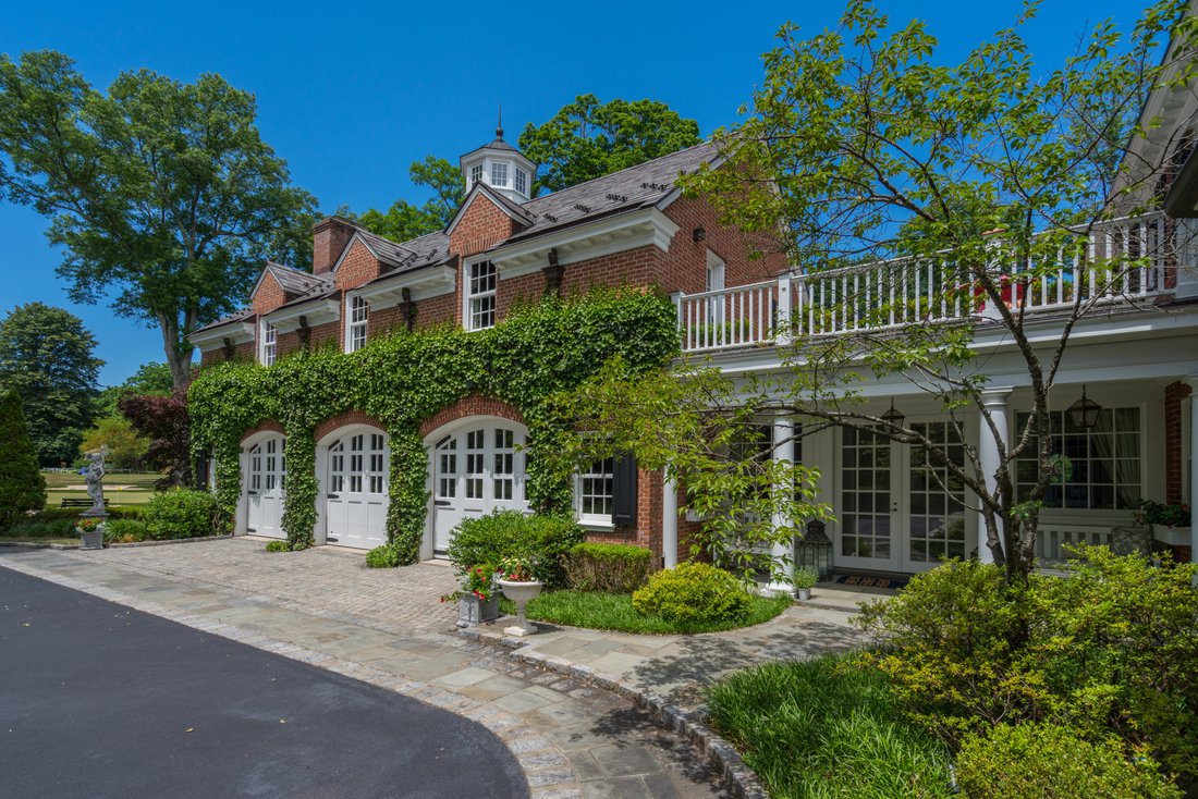 393 Mill River Road, Muttontown, Ny, In Muttontown, New York, United