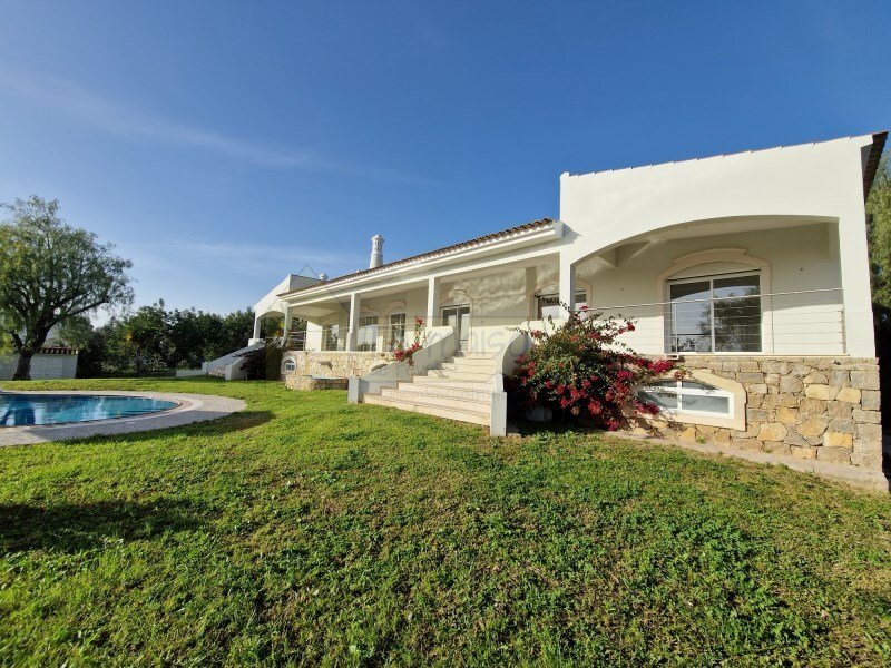 Seaview! 6 Bedrooms Villa Renovated. In Faro, Algarve, Portugal For