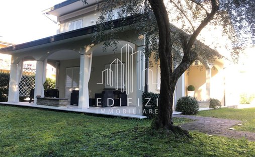 Villa à Ronchi, Massa, Italie 1