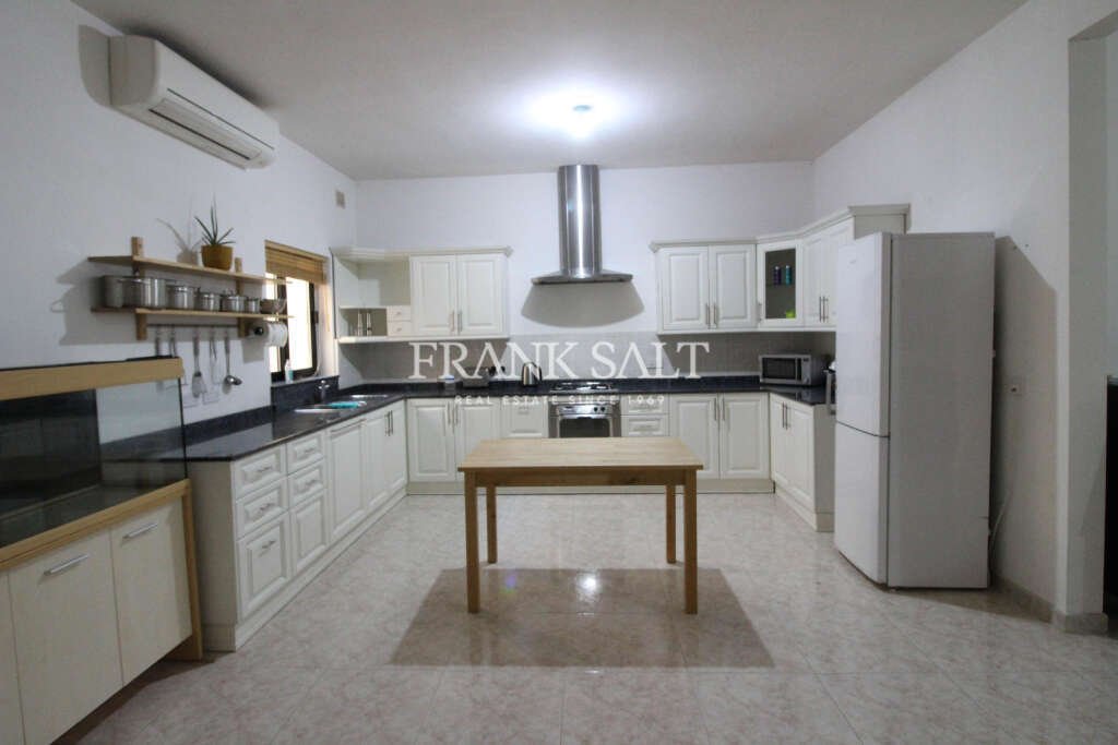 Gharghur, Furnished Elevated In Naxxar, Malta For Sale