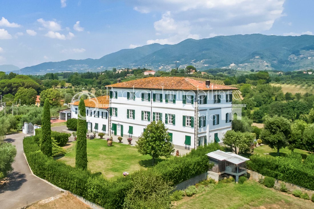 Villa in Center, Capannori, Tuscany 1 - 12581996