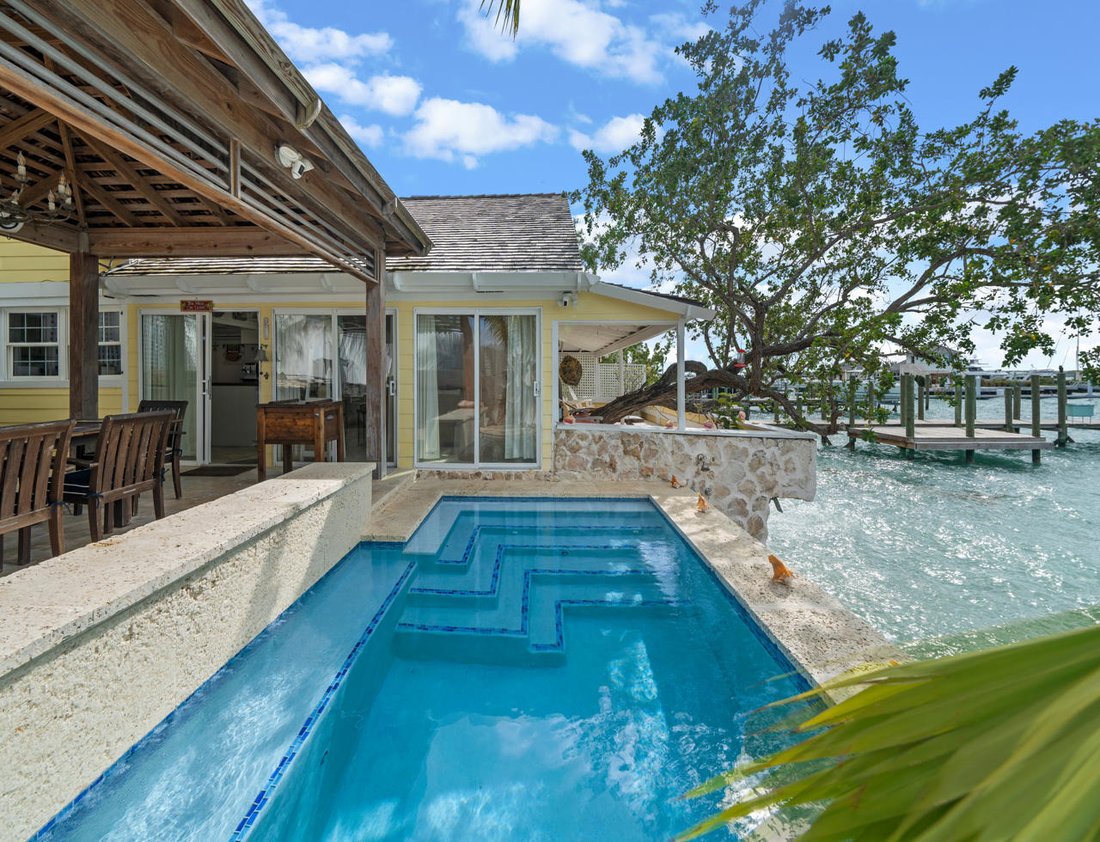 Harbour Island Waterfront Cottages In Dunmore Town, Harbour Island, The