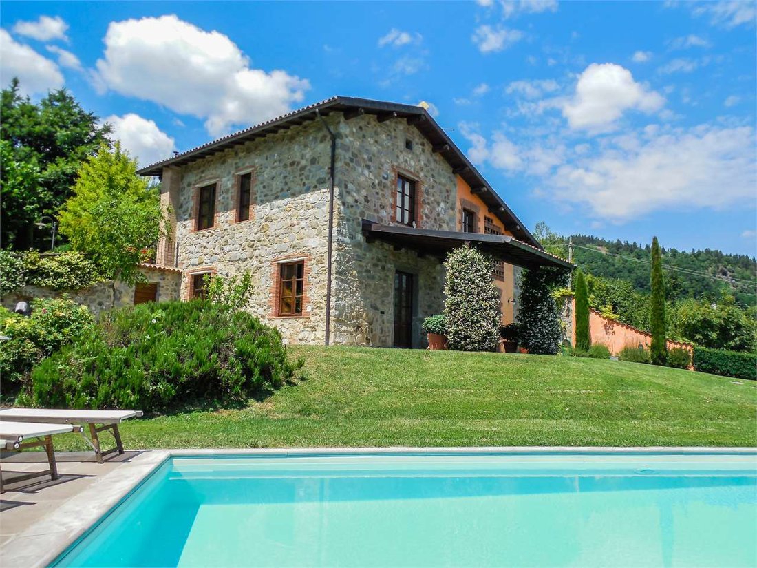 Estate in Camporgiano, Tuscany, Italy 2 - 12584666