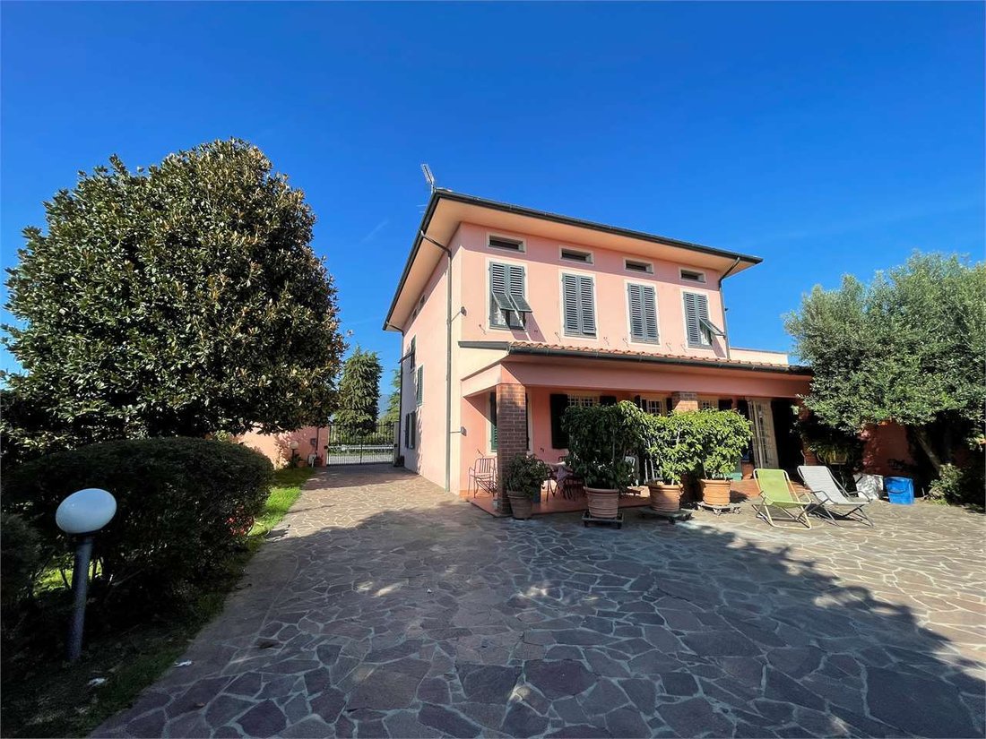 Villa Capannori Italy In Corte Franceschini, Tuscany, Italy For Sale ...